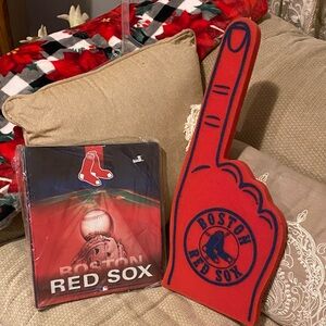❤️🤍💙NWT Red Sox Binder & Foam Finger